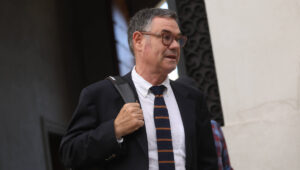 Senador Ossandón asegura que Piñera quiere volver por tercera vez a La Moneda: 