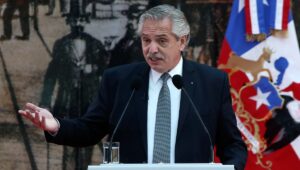 Alberto Fernández fue hospitalizado por fuertes dolores en la espalda: tiene una hernia de disco lumbar