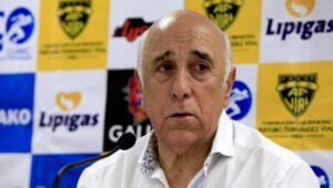 Nelson Acosta es internado de urgencia por paro respiratorio