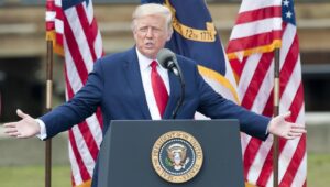 Donald Trump asegura que será detenido por polémico pago a actriz porno