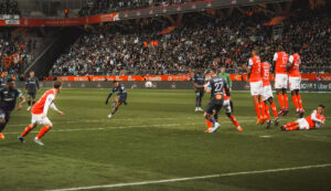 El golazo de Alexis Sánchez y la portada con la que opaca a Lionel Messi y Kylian Mbappé
