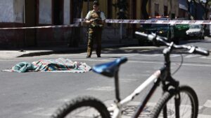 Conductor es buscado por Carabineros tras atropellar a ciclista y darse a la fuga