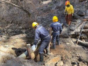 Más de 200 personas de Nacimiento vuelven a recibir agua potable en sus hogares tras incendios rurales