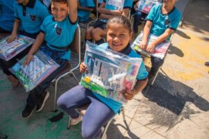 Comenzó la entrega de útiles escolares Junaeb: Revisa si eres beneficiario