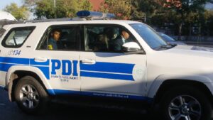 Delincuentes se llevaron un revólver en millonario robo en casa de Lo Barnechea
