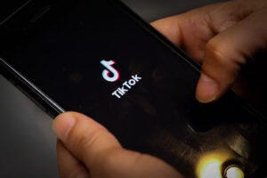 En qué consiste el proyecto que busca restringir el uso de TikTok en algunos funcionarios