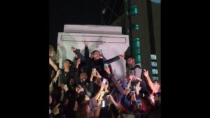 VIDEOS - Los registros que dejó la convocatoria de Pablo Chill-E en Plaza Italia