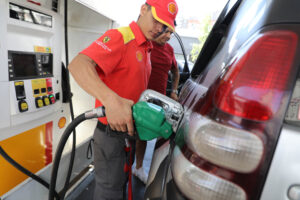 Bajan los combustibles: ¿Dónde está la bencina más barata de la RM?