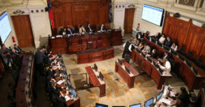 Libertad de enseñanza, cotizaciones y sistema político: las 16 primeras definiciones de los expertos para la nueva Constitución