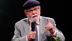 No es para ahorrar energía: astrónomo José Maza explica por qué cambiamos la hora