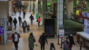 Caída del comercio y crecimiento de los servicios: los factores que incidieron en la caída de la economía durante febrero