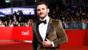 Tomás González revoluciona las redes sociales con sus fotos al desnudo