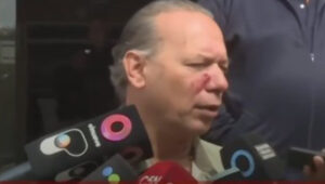 VIDEO - Colectiveros argentinos dan paliza a ministro de Seguridad en medio de protestas