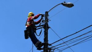 Corte de luz afecta a gran parte de la zona centro y sur de Chile