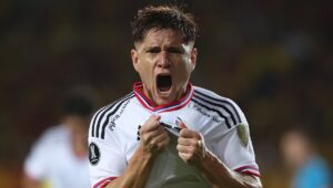 Colo-Colo se farrea el triunfo en Colombia y debuta con un empate en Copa Libertadores