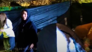 Fiebre por arribo de Krispy Kreme a Chile: personas acampan en las afueras a la espera de apertura