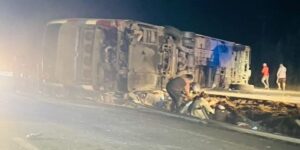 Volcamiento de bus dejó un muerto y una treintena de heridos en la Ruta 5 Sur