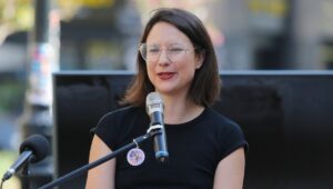 Irací Hassler da marcha atrás a compra de Clínica Sierra Bella y aclara: 