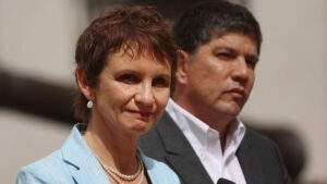 Encuesta Cadem: la caída en las cifras que sufrió el equipo del Ministerio del Interior en abril