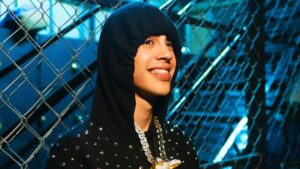 Productor iquiqueño aseguró que papá de Cris MJ lo amenazó por WhatsApp