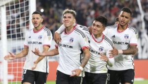 Colo-Colo se sobrepone a una convulsionada semana y gana en Copa Libertadores