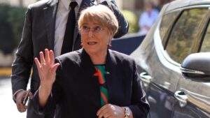 Por qué surgió el nombre de Michelle Bachelet para reemplazar a Álvaro Elizalde en el Senado