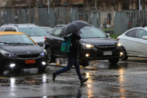 ¿Cuándo lloverá en Santiago?: anuncian precipitaciones en varias regiones del país