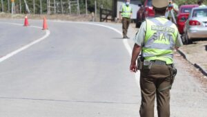 Choque entre camión y bus con trabajadores deja un muerto y lesionados en Iquique