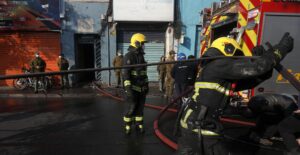 La hipótesis que manejan vecinos por incendio que afectó a un cité en Santiago Centro