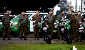 ¿Cuánto aumenta el sueldo de los carabineros en zonas de riesgo tras la firma del presidente Boric?