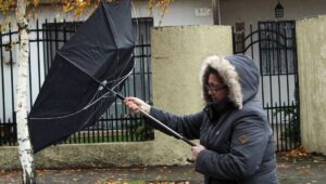 Alerta por vientos: las recomendaciones de Enel ante eventuales cortes de luz