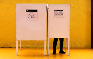 Frío ambiente electoral inquieta a partidos y candidatos al Consejo Constitucional