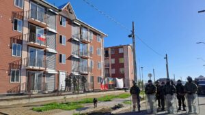 VIDEOS - equipos de prensa son agredidos en violento desalojo de viviendas tomadas en San Pedro de La Paz