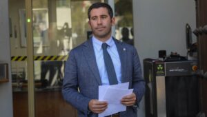 Diputado republicano choca a vehículo de Carabineros en el Maule