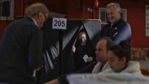 Disfraces, altercados y más: los insólitos hechos que han marcado estas elecciones