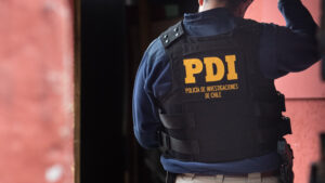 Disfrazados como PDI: delincuentes protagonizaron violento robo en Conchalí