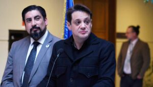 Gaspar Rivas llama a seguir consejo de Milei: 