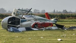 Helicóptero de Carabineros capotó en Melipilla y deja tres personas lesionados