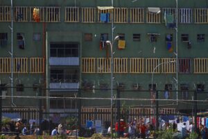 Ampliaciones prometidas y plazos sin cumplir: las cifras del colapso en las cárceles del país