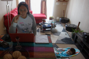 Cinco recomendaciones para disminuir la carga emocional de las mujeres madres y trabajadoras