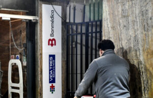 No devuelve cobros excesivos ni rebaja planes: Comisión de Salud aprueba proyecto alternativo para las isapres
