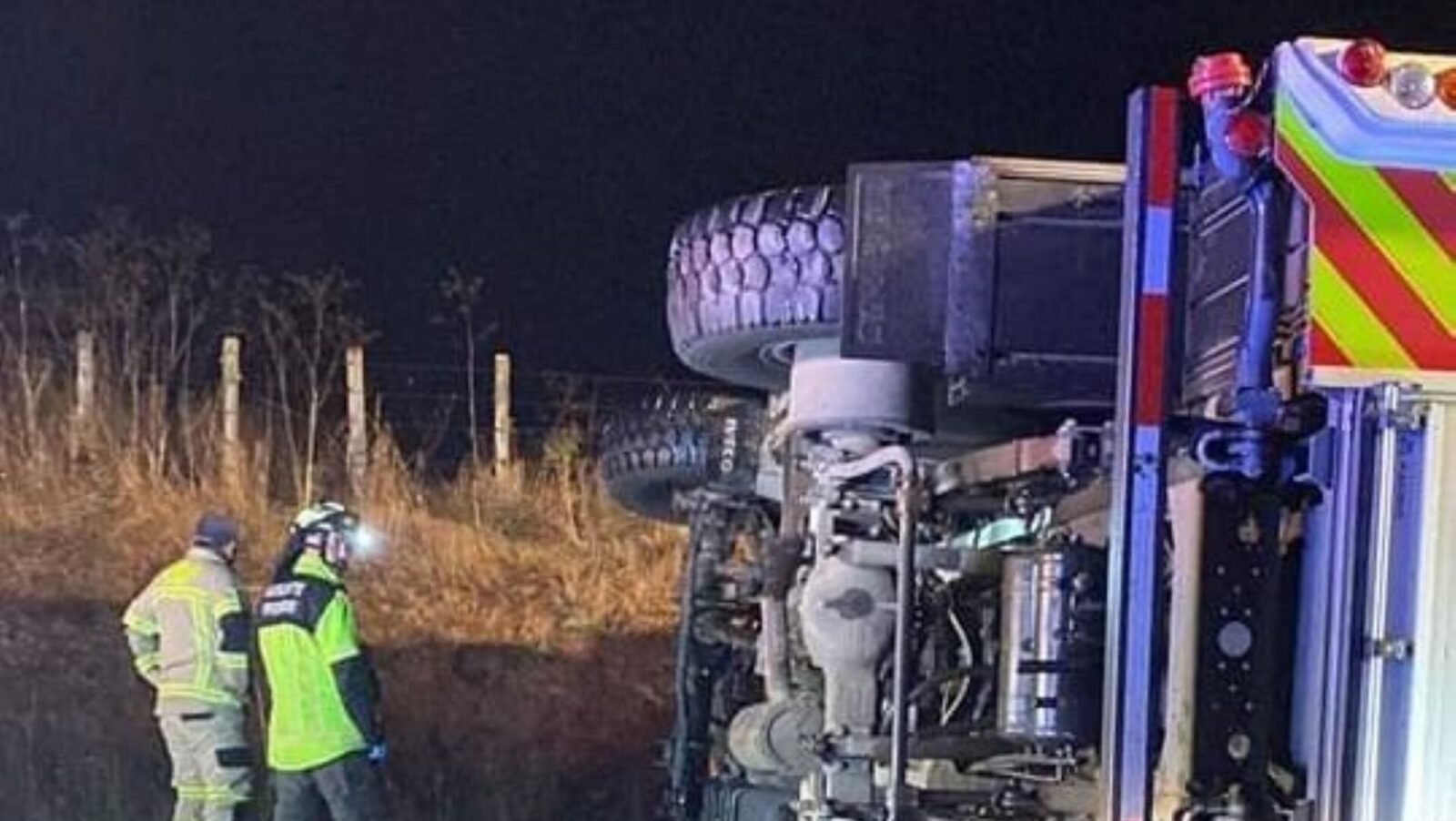 Carro de Bomberos volcó en la ruta que uno Freire y Villarrica.