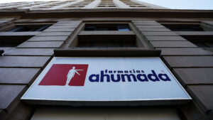 Consorcio chileno liderado por LarrainVial acordó la compra de Farmacias Ahumada
