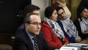 Embajador de Israel comparó a diputados del FA y el PC con espuma de cerveza tras protesta en comisión