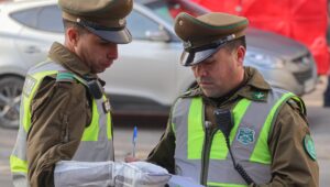 Escolar es apuñalado y baleado afuera de su colegio en Lo Espejo