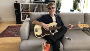 La historia de Andy Rourke, el bajista de The Smiths que falleció a los 59 años