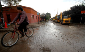Aguas Andinas lanza plan de invierno y hace un llamado al buen uso de la red de alcantarillado