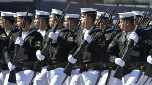 Por qué el cuarto marino detenido por homicidio  en Iquique no ha sido expulsado de la Armada
