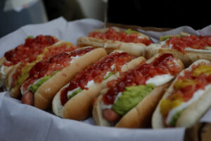 Día del Completo: las diez preparaciones más populares y todas las ofertas para celebrar