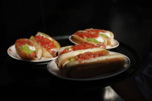 Día del Completo 2023: los locales con las mejores promociones para celebrar